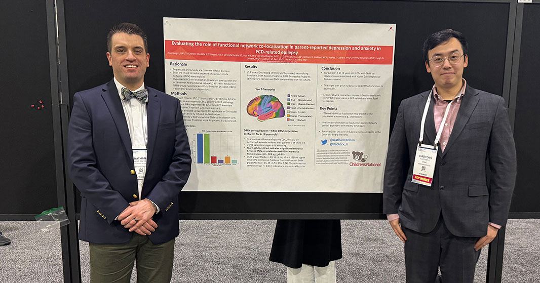 Dr. Nathan Cohen and Xiaotong Li presents research poster